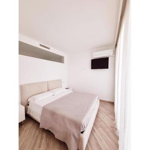 BMP APARTMENT ORCHIDEA piscina, giardino e spiaggia con molo