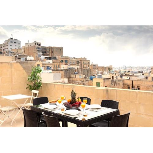 BnBNova - Historic Valletta House with Rooftop