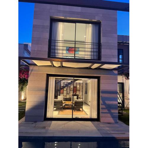 Bodrumda deniz ve doğa manzaralı full eşyalı lüks villa