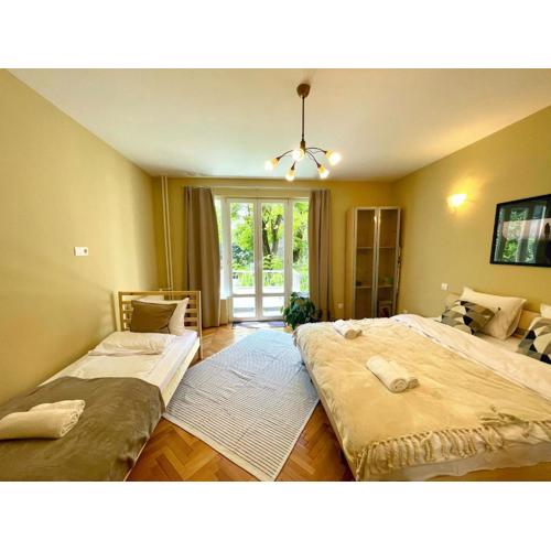 Bohemian Bright & Calm 2BR - Top center - Private Balcony