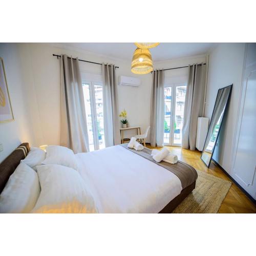 Boho Luxury 2 BR Apartment, Acropolis Museum View