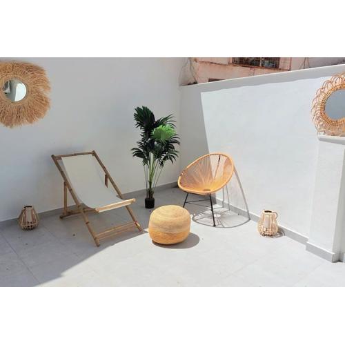 Boho Studio with Patio in Centre and Close to Beach