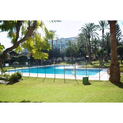 Bonito y amplio piso en Benalmádena con piscina