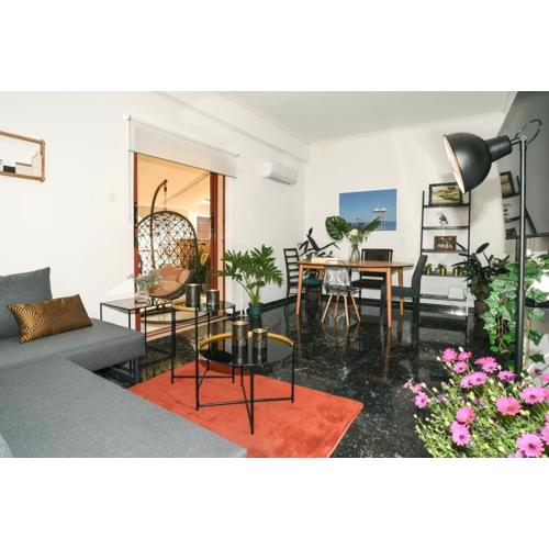 Botanical Haven 2BD Apt Downtown