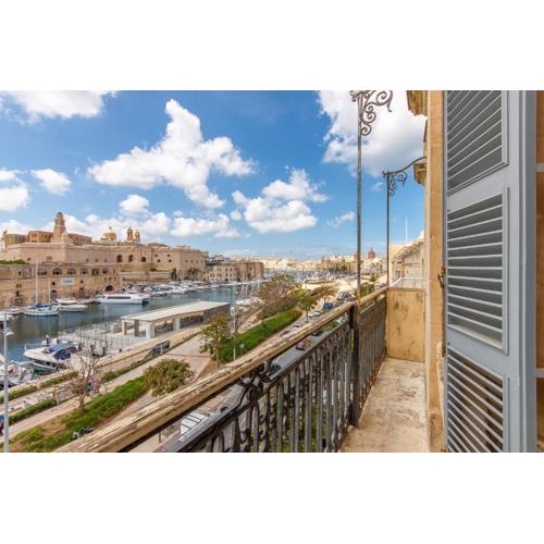 Bougainvillea Breeze & Marina View - Happy Rentals