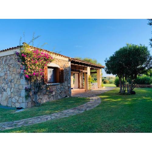 BouganVilla by the Beach - San Teodoro 1