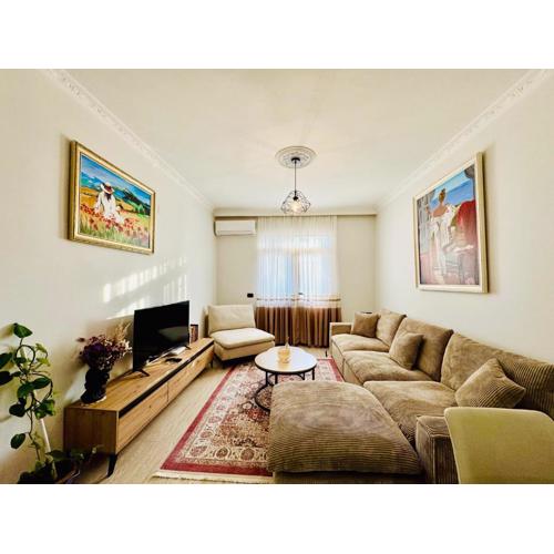 Boulevard Apartment Cozy Retreat with Easy Self-Check-Secure Lockbox Access