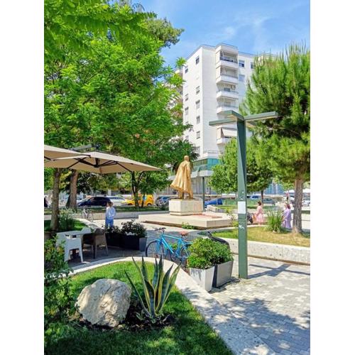 Boulevard Apartment