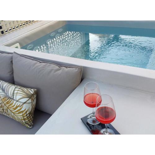 *** Boutique Syntagma apartment w/ plunge pool ***