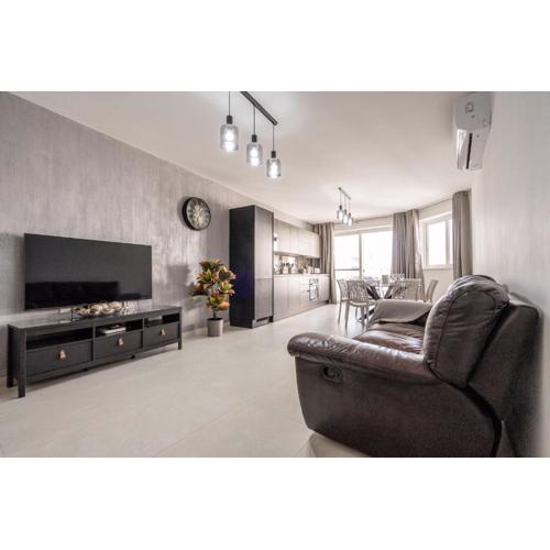 Brand New 3BR Apartment close to all amenities