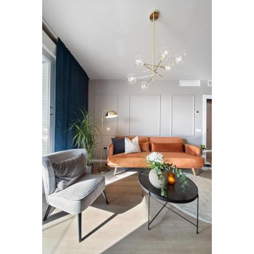 Brand new apartment with gym&rooftop pool.