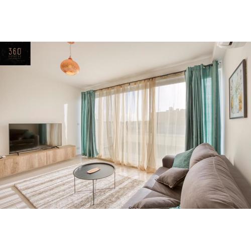 Brand new APT, with PRVT Balcony & WIFI BY 360 Estates