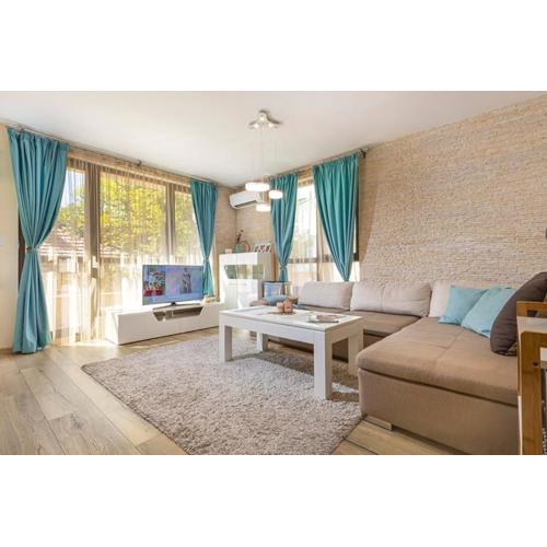 Brand new Central apartment, 10 minutes to Center