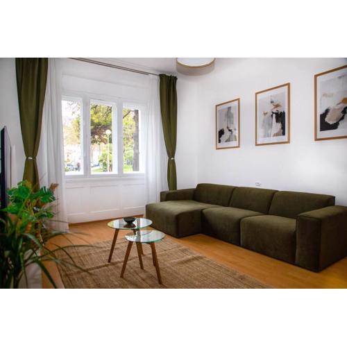 BRAND NEW City Center Apartment Nostalgija