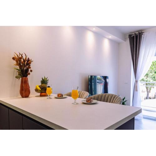Brand New & Comfort Apartment L & L ,free parking + close to beach