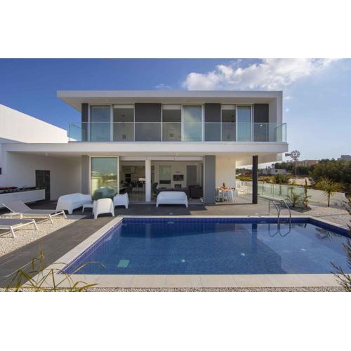 Brand New Luxurious Villa With Pool