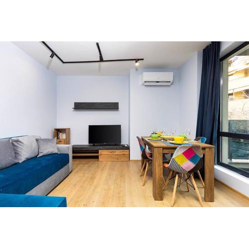 Brand New Modern 1BR Apartment with Private Parking included