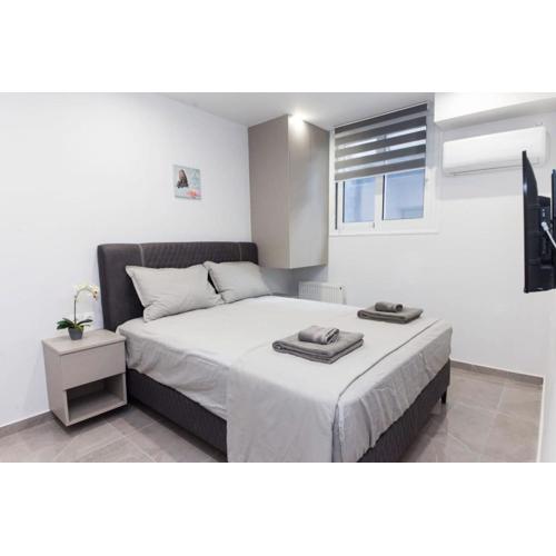 Brand New Urban Getaway next to Megaro Mousikis