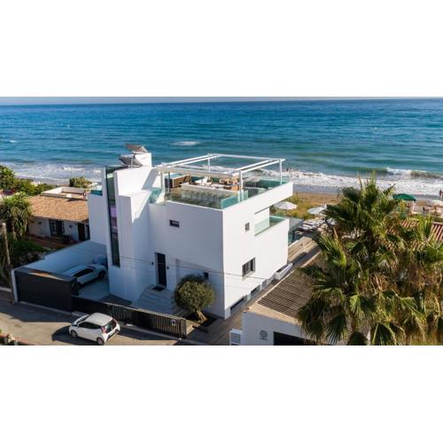 Breath Taking Front Line Beach Villa with Sauna & Jacuzzi
