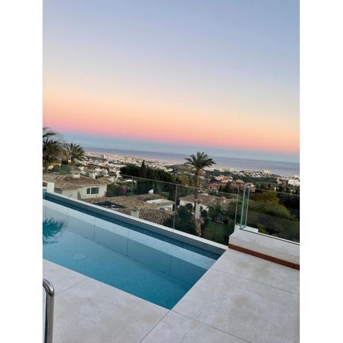 Breathtaking Sea View Apartment with Free Parking