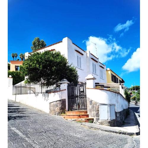 Brecchembè - Holiday Home in the center of Lacco Ameno