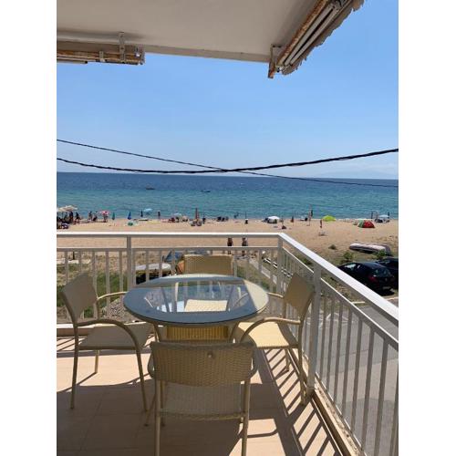 Breeze Lux Apartment - Front to the beach