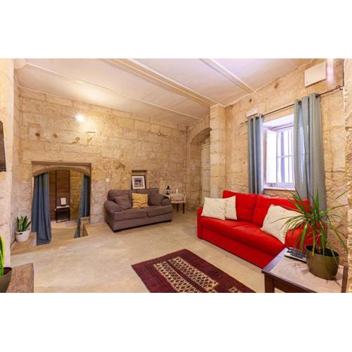 BRG34 - Historical Vittoriosa Townhouse