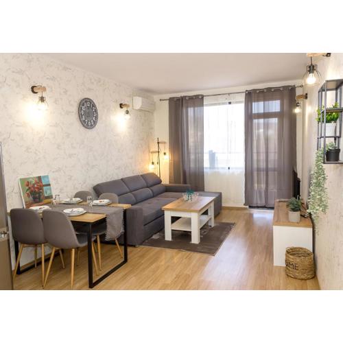 Bright 1-bedroom Flat with Balcony in Golden Sands by Flat Mаnager
