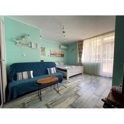 Bright 1BD Apartment with Nice Terrace by Flat Mаnаger