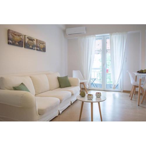 Bright 1BD Minimal Retreat in the Heart of Athens