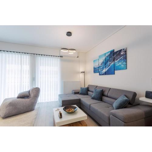 Bright 2 Bedroom Apartment Helios by Philoxenia