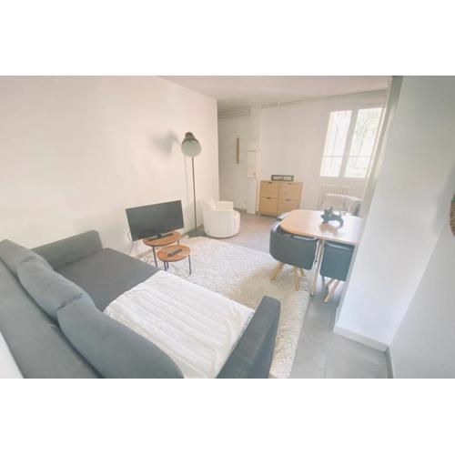 Bright 2-bedroom apartment