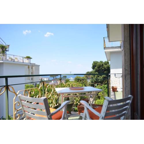 Bright 3 Bedrooms Apartment with Seaview Balcony