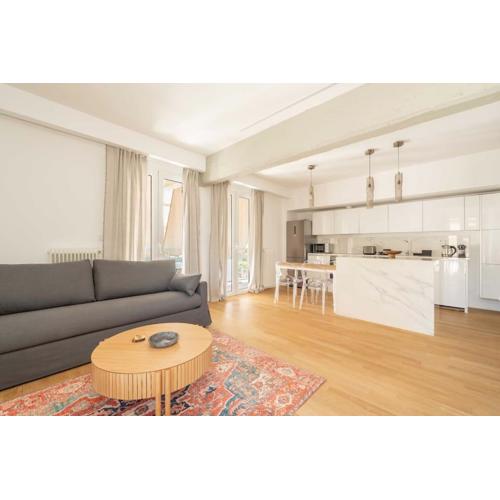 Bright & Airy 2BD Apt Close To National Garden