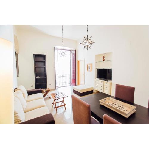 Bright and Central- 2Bd 1Bth- Malhara