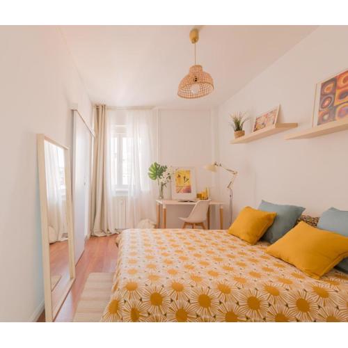 Bright and Cheerful Room with Modern Comforts and Private Bathroom