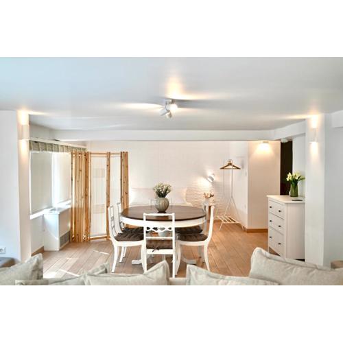 Bright and comfy apartment in the heart of Athens