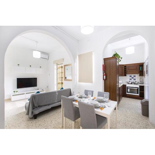 Bright and Cozy Two-Bedroom Apartment Near Sliema Promenade