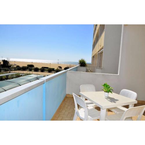 Bright and functional flat with seaview balcony