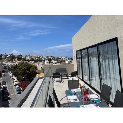 Bright and Modern 2 Bedroom Penthouse