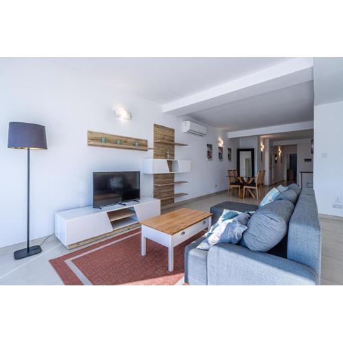 Bright and modern apartment