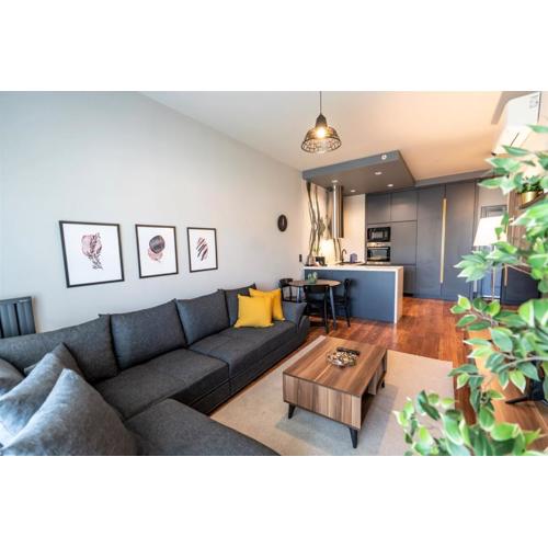 Bright And Modern Apt With Stunning City View