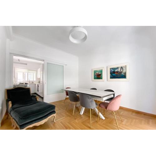 Bright and roomy apartment, in the heart of Athens