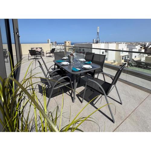 Bright and Spacious 2 Bedroom Penthouse