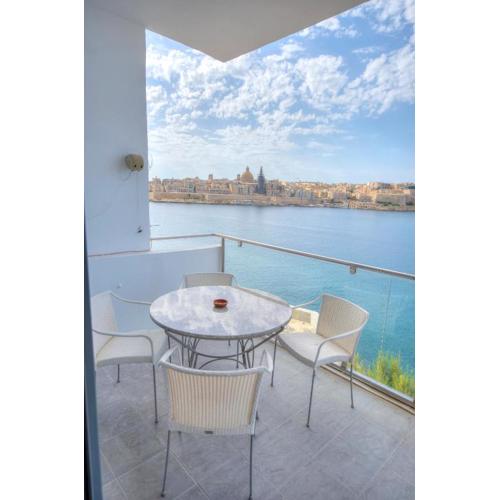 Bright and spacious 3 bedroom apartment with breathtaking views - GOSLM-5