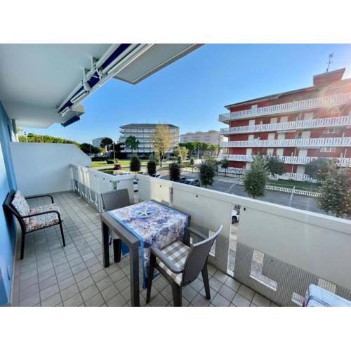 Bright apartment by the beach with a lovely balcony