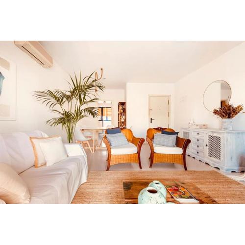 Bright Apartment ideal for long stays