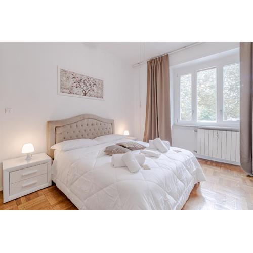 Bright Apartment near Parco Dora - two Balconies
