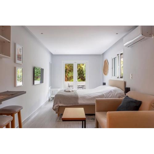 Bright & Breezy Glyfada Studio
