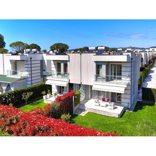 Bright & Breezy Villa by the Sea